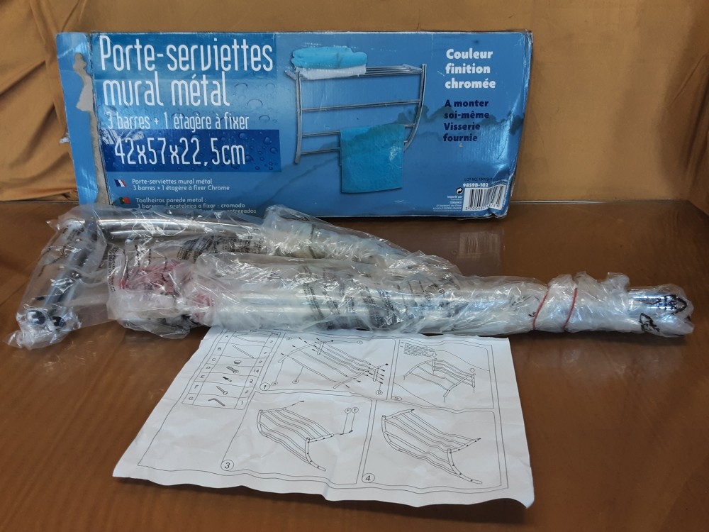 PORTE SERVIETTE EN METAL DANS SON CARTON JAMAIS MONTE