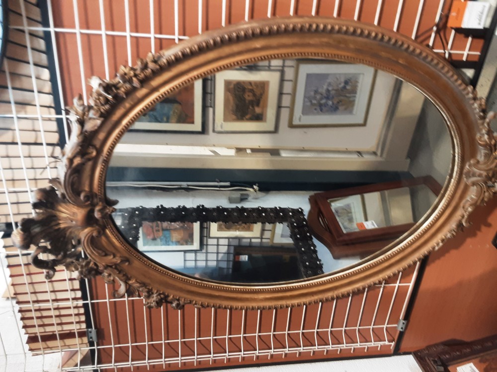 MIROIR OVALE CADRE DORE A RESTAURER 