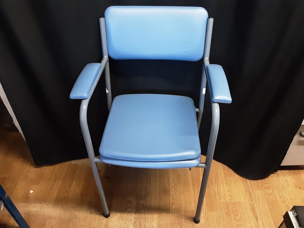 CHAISE PERCEE BLEUE