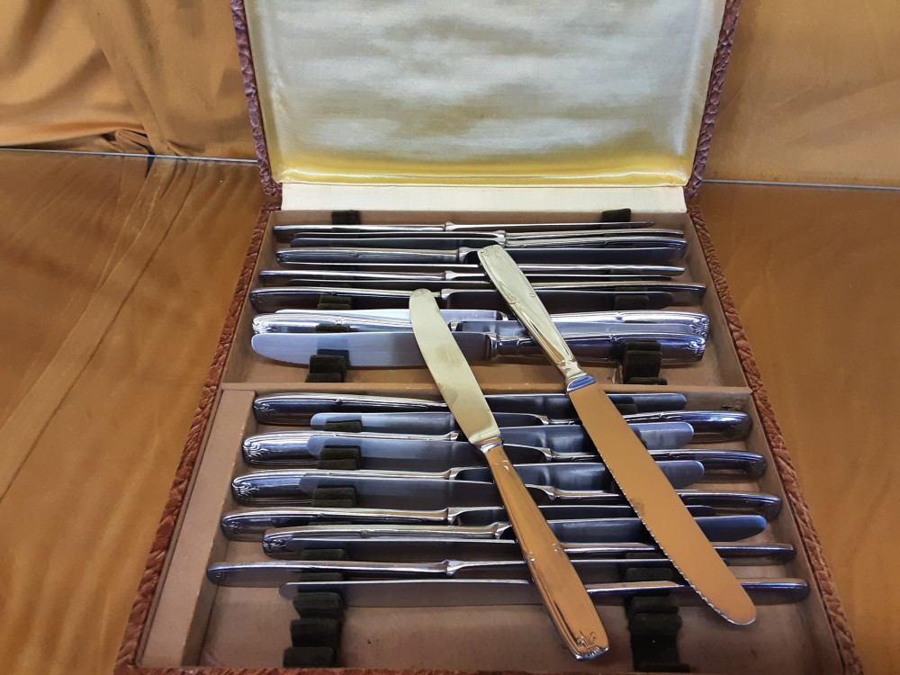 MALETTE 12 COUTEAUX A VIANDES + 12 A FROMAGES INOX