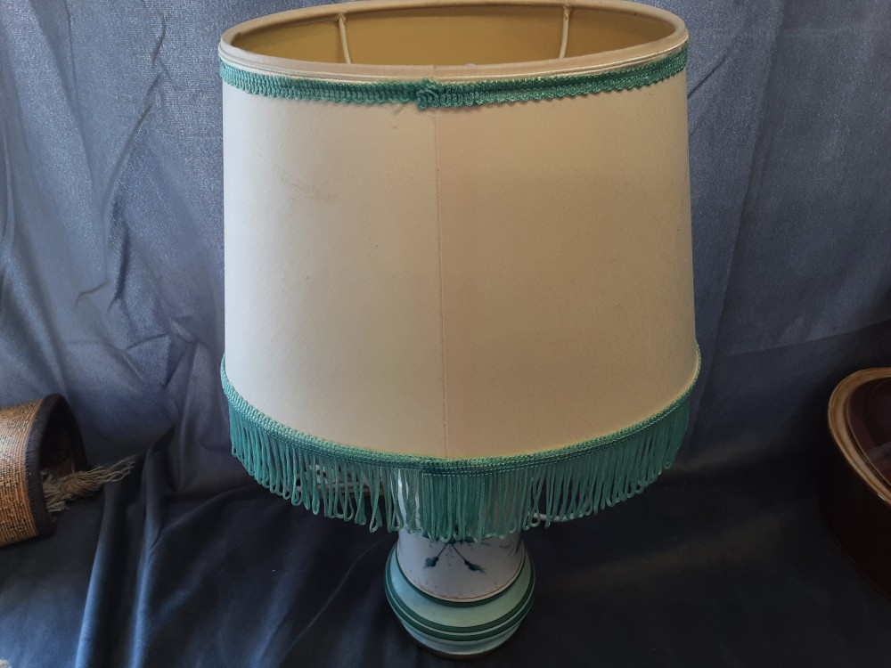 LAMPE A POSER BLEUE DECOR FLEURS EN PORCELAINE