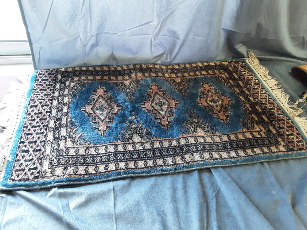 TAPIS DESCENTE DE LIT BLEU 