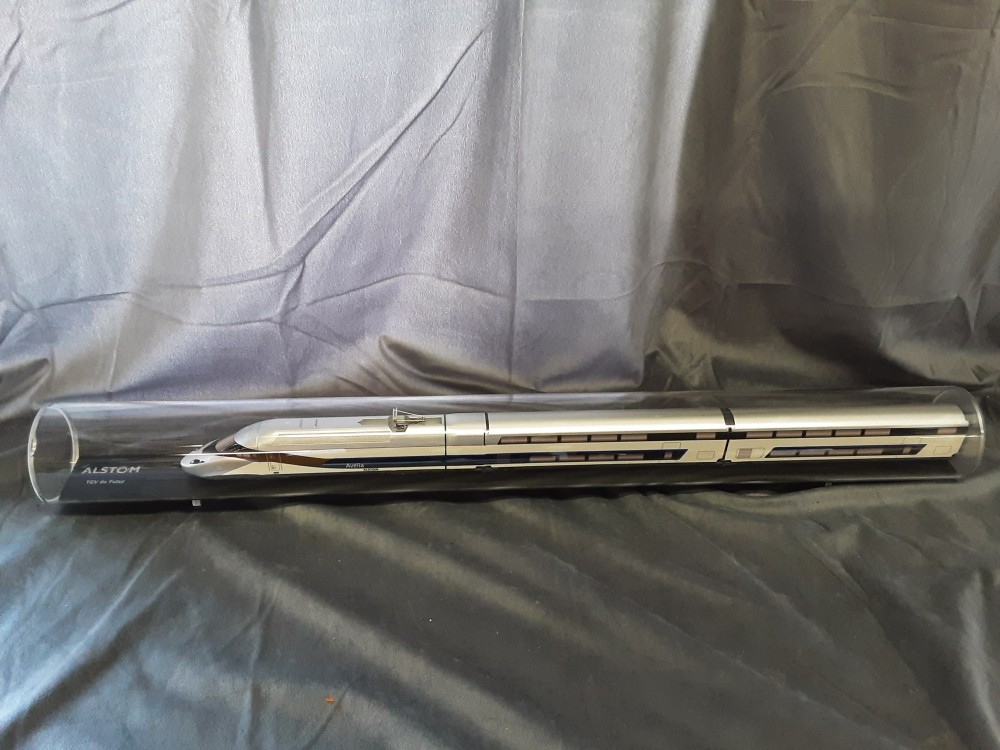MAQUETTE TGV DU FUTUR SOUS TUBE MARQUE ALSTOM FABRICATION ATELIER PRAS 