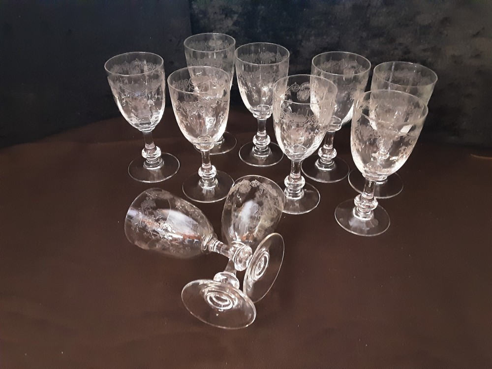 LOT DE 10 VERRES CISELES A PORTO