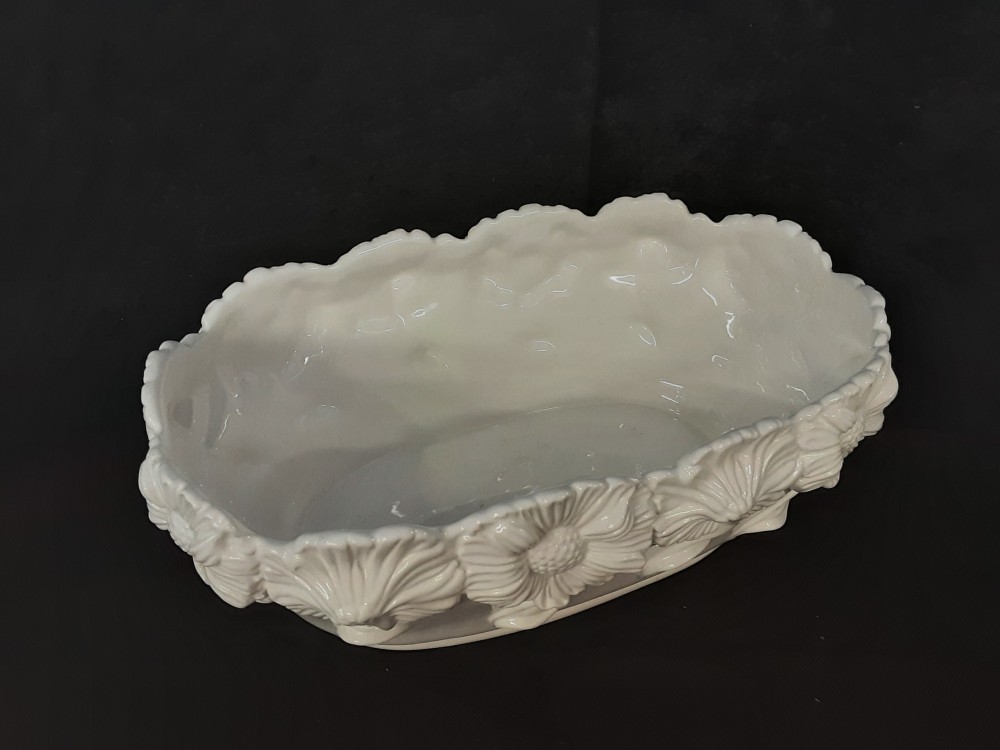JARDINIERE EN PORCELAINE BLANCHE 