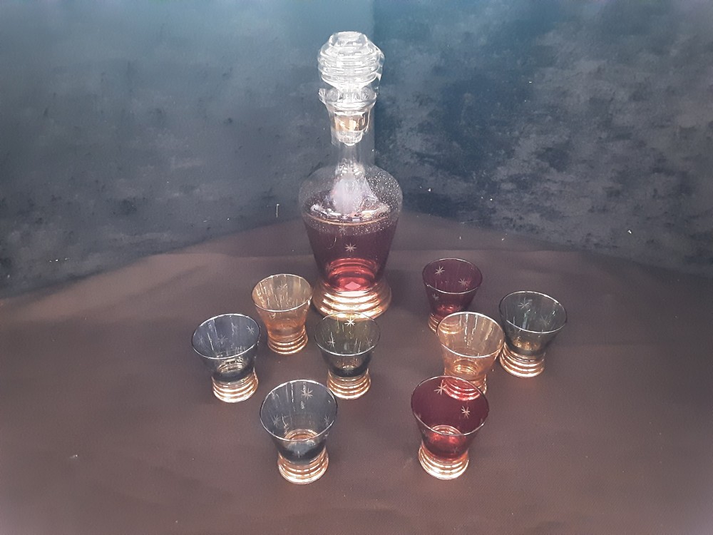 SERVICE A ALCOOL BOUTEILLE + 8 VERRES COLORES PM