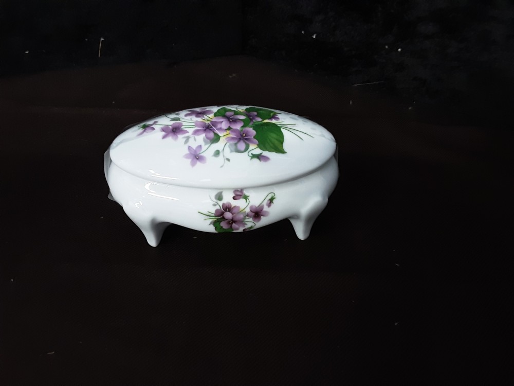 BONBONNIERE PORCELAINE BLANCHE 