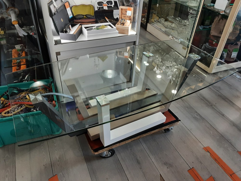 TABLE BASSE DESSUS EN VERRE