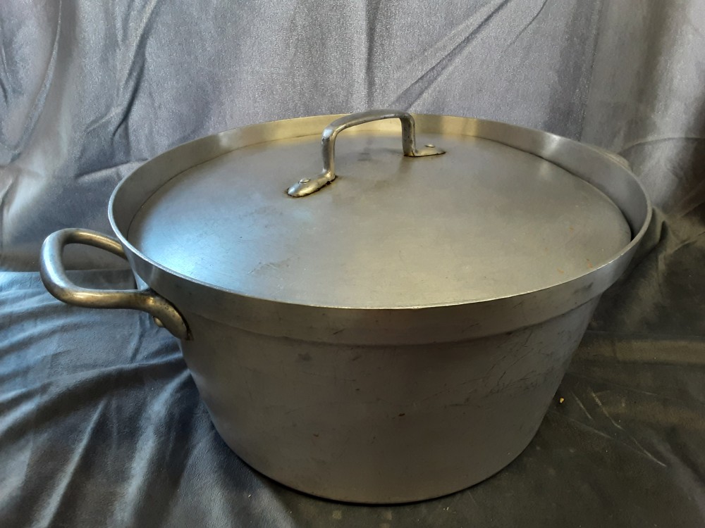 FAITOUT ALU AVEC COUVERCLE DIAM 38CM