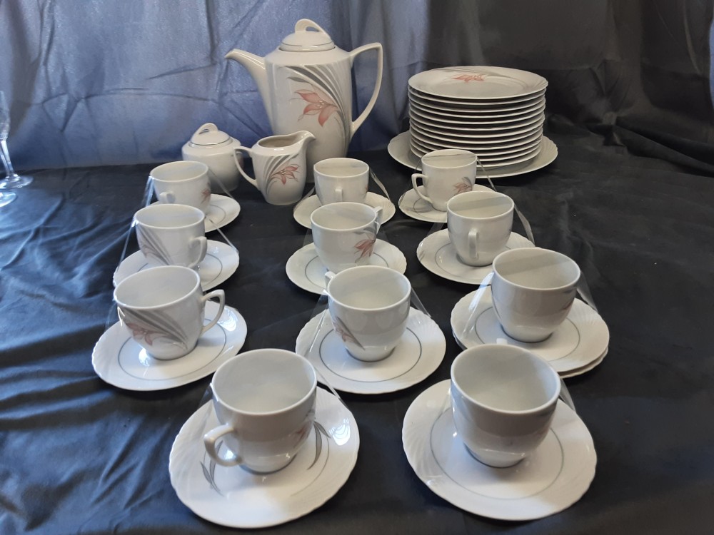 SERVICE A CAFE ET DESSERTS  BAVARIA  MOTIF FLEURS ROSE ET GRIS