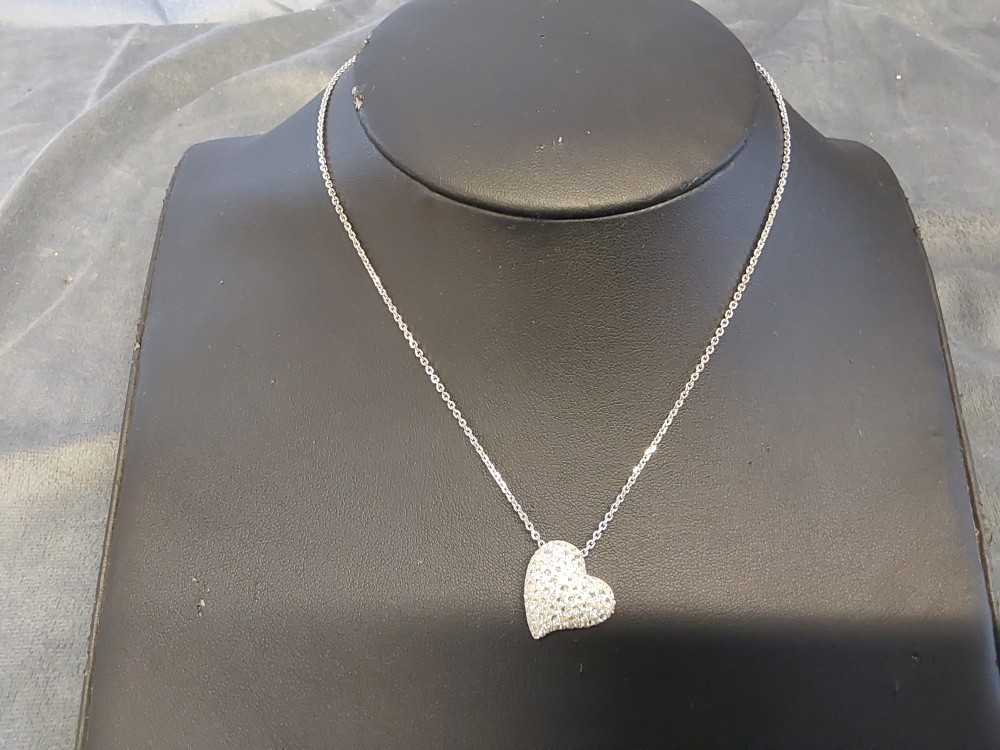 CHAINE AVEC COEUR SWAROVSKI