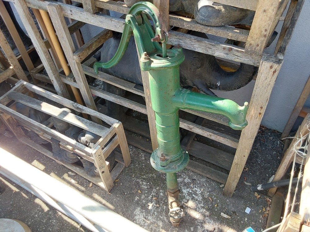 POMPE A EAU EN FONTE