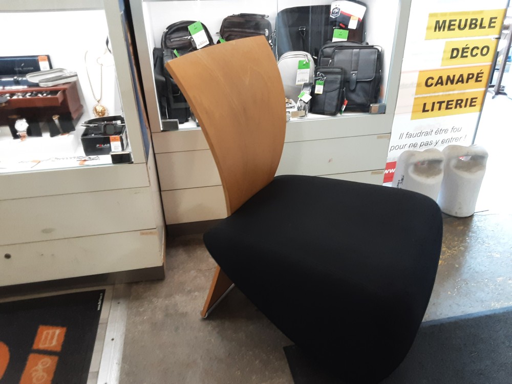 FAUTEUIL ASSISE TISSU NOIR DOSSIER BOIS CLAIR MARQUE  DAUPHIN