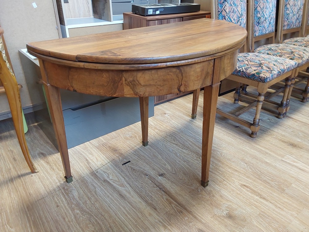 TABLE DEMI LUNE EN NOYER
