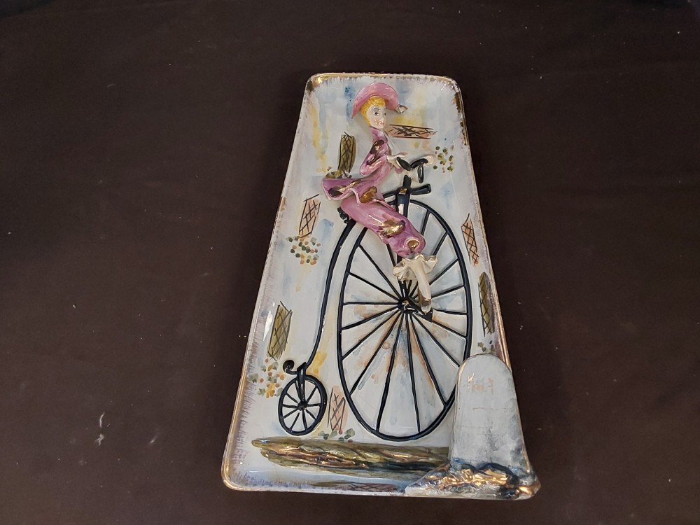 DECOR CERAMIQUE MURAL FEMME EN VELO 