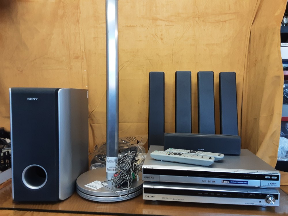 HOME CINEMA + LECTEUR DVD ENREGISTREUR SONY AVEC 5 HP 1 CAISSON BASS