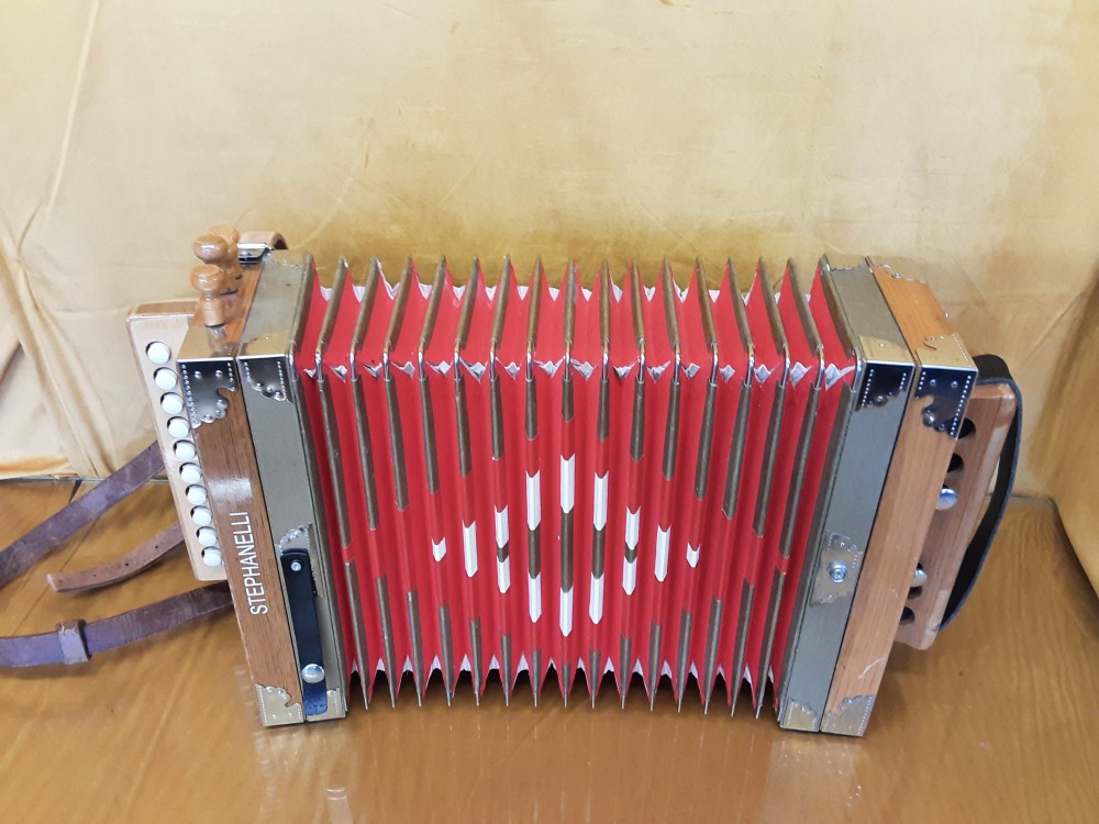 MELODEON STEPHANELLI (ACCORDEON DIATONIQUE)