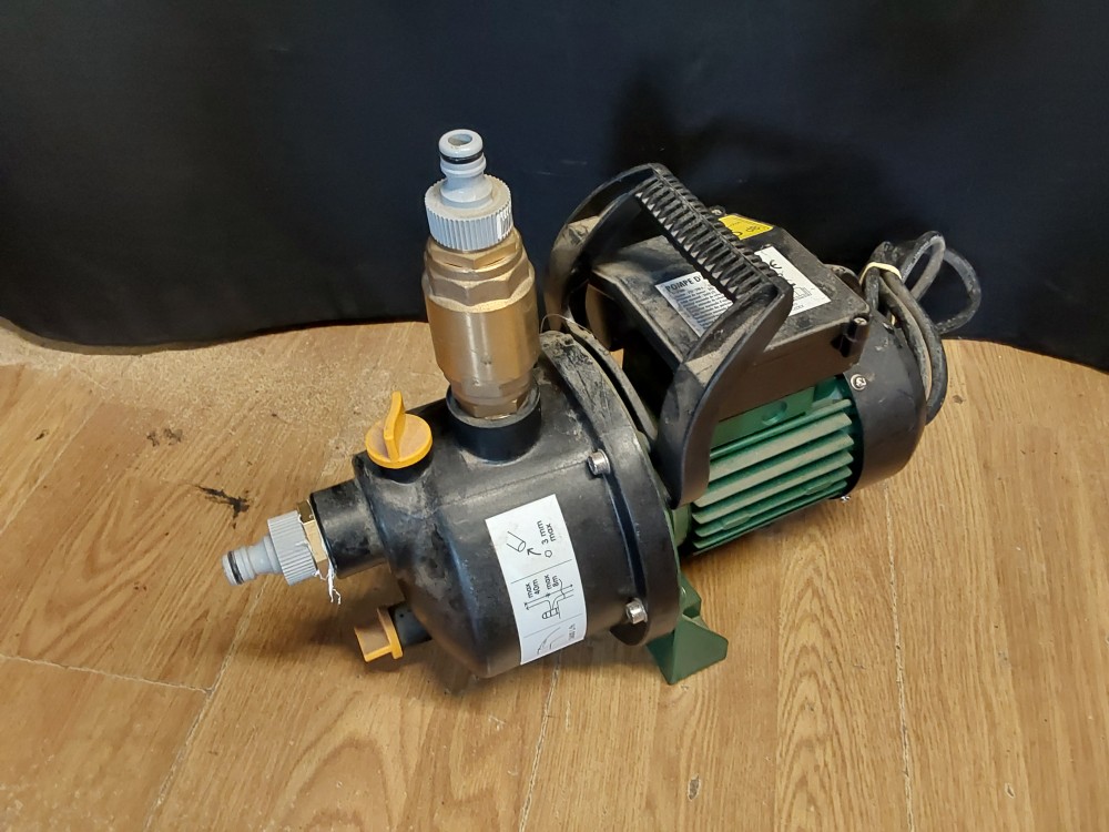 POMPE D'ARROSAGE 800W AVEC ANTI-RETOUR DEBIT 3500L/H, 4 BARS/ HAUTEUR D'ASPIRATEION 8M