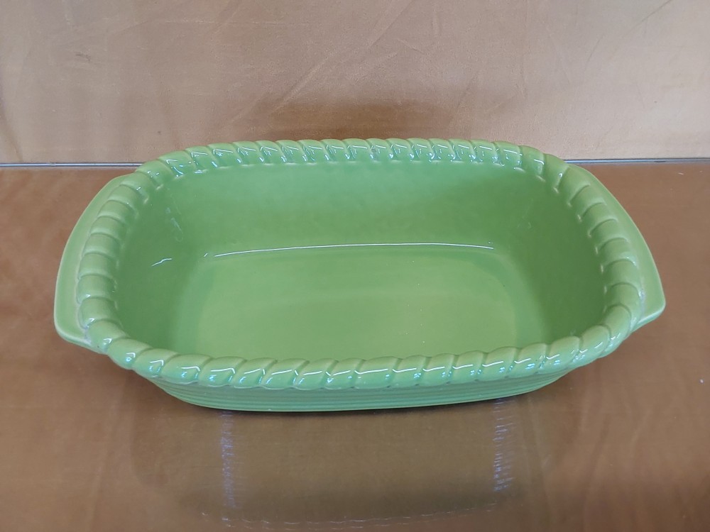 PLAT A FOUR RECTANGULAIRE VERT