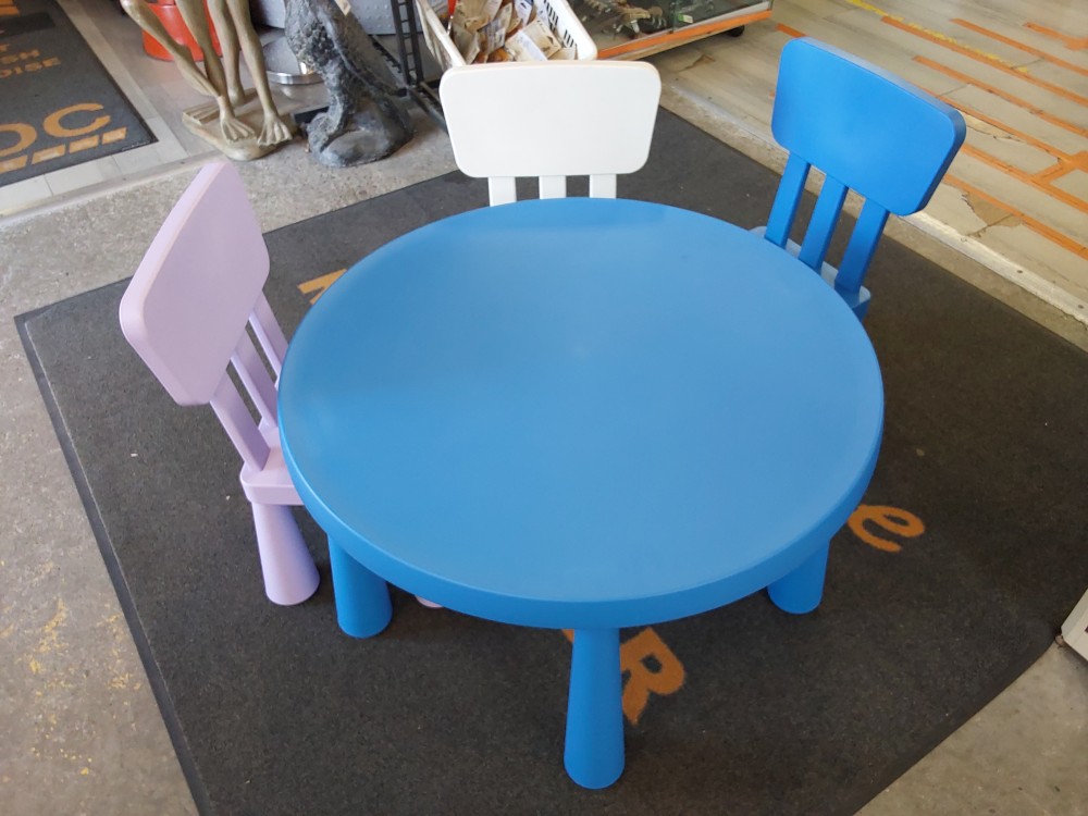 TABLE RONDE PVC BLEU POUR ENFANTS + 3 CHAISES PVC BLANC-VIOLET-BLEU