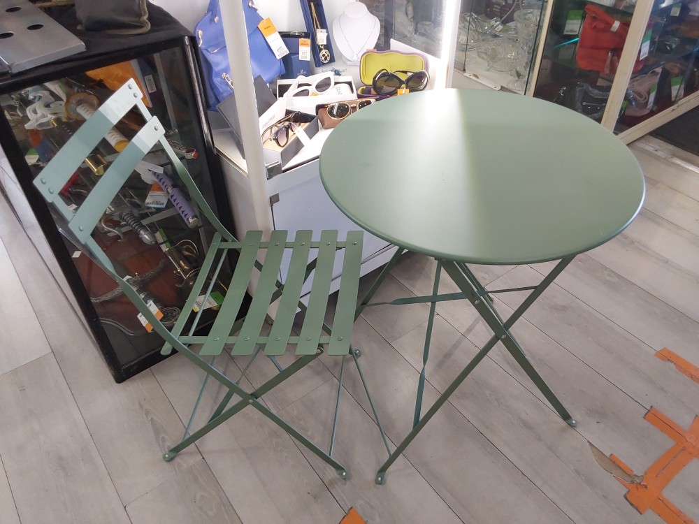 TABLE RONDE METAL VERT DE JARDIN PLIABLE + 1 CHAISE VERTE