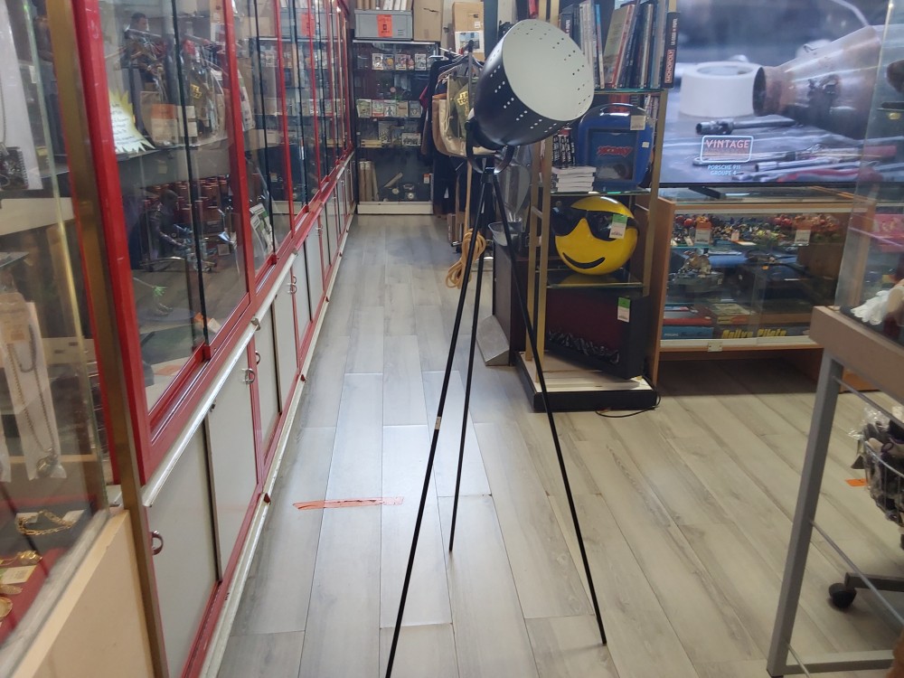 LAMPADAIRE STYLE INDUSTRIEL METAL NOIR SUR 3 PIEDS