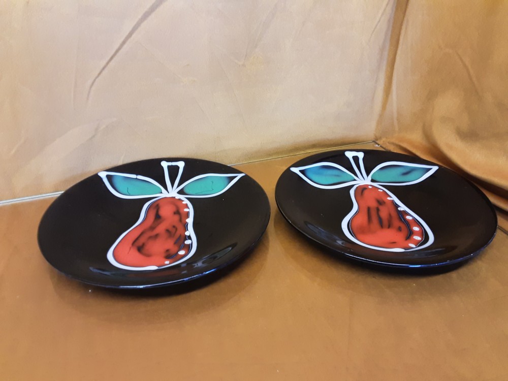 ASSIETTE NOIRE MOTIF FRUIT