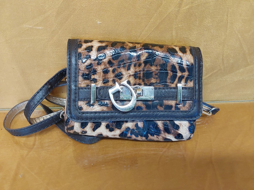 Sac A Main Guess Motif Leopard Pm