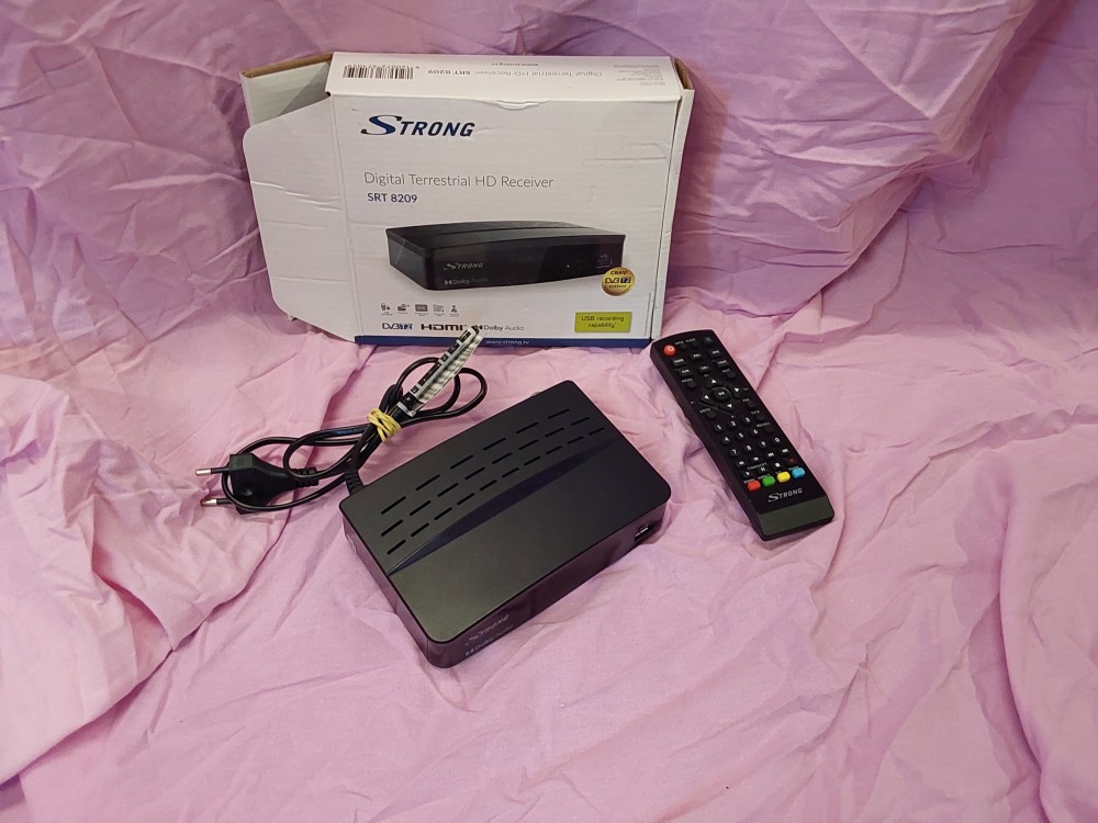 DECODEUR HD STRONG AVEC TELECOMMANDE