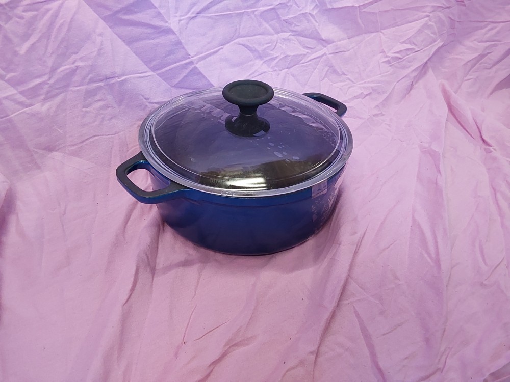 MARMITTE EN FONTE BLEUE AVEC COUVERCLE VERRE 