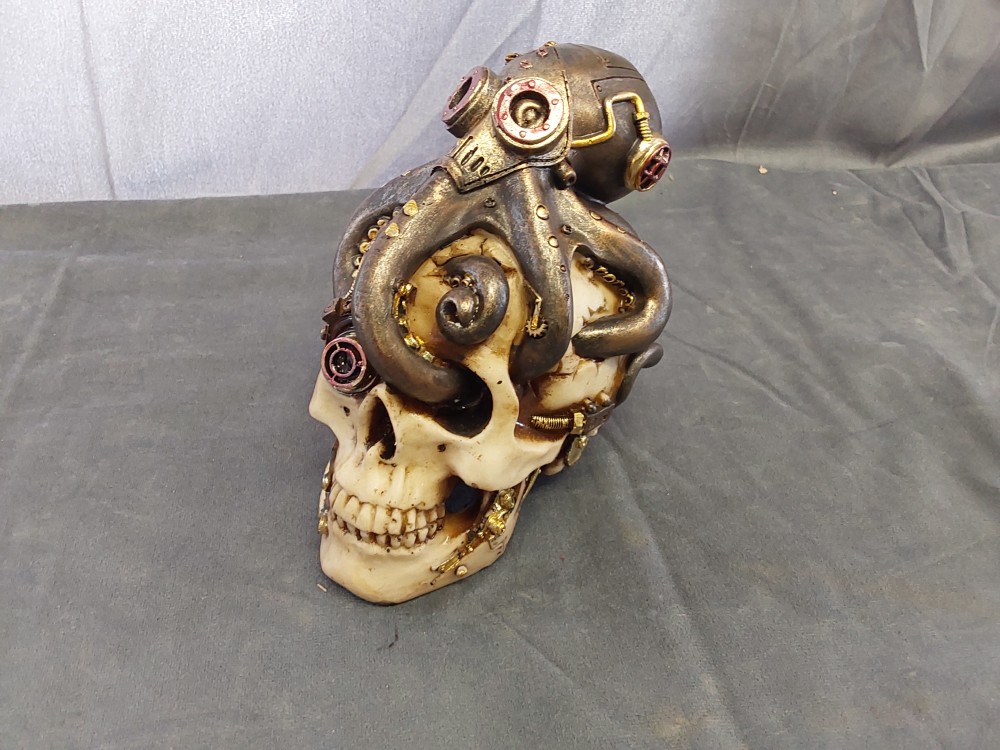 TETE DE MORT- PIEUVRE MECANIQUE EN RESINE (SP-83)