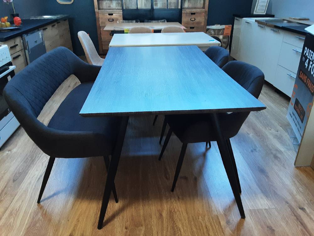 ENSEMBLE TABLE A MANGER 2 CHAISES 1 BANC GRIS ET NOIR 