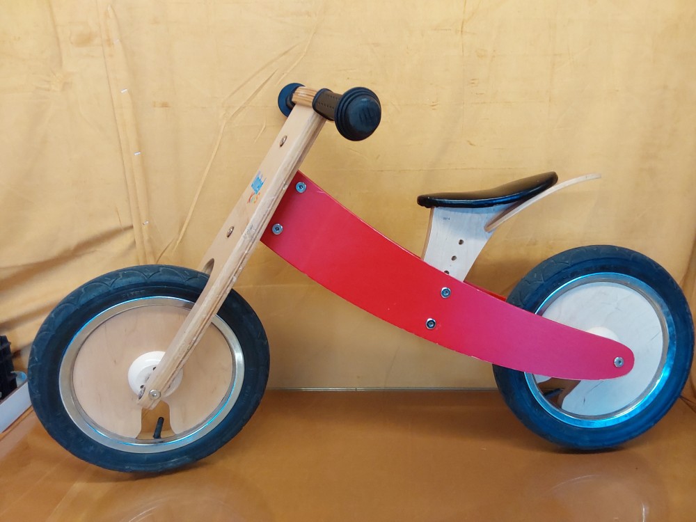 DRAISIENNE EN BOIS CLAIR ET ROUGE