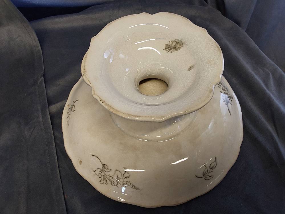 PLAT A GATEAU SUR PIED ANCIEN