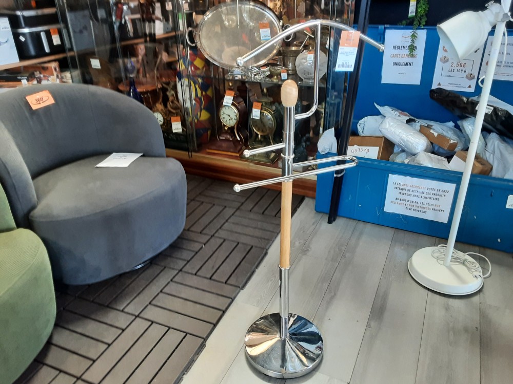 VALET DE NUIT EN METAL CHROME ET BOIS CLAIR HAUT 110CM