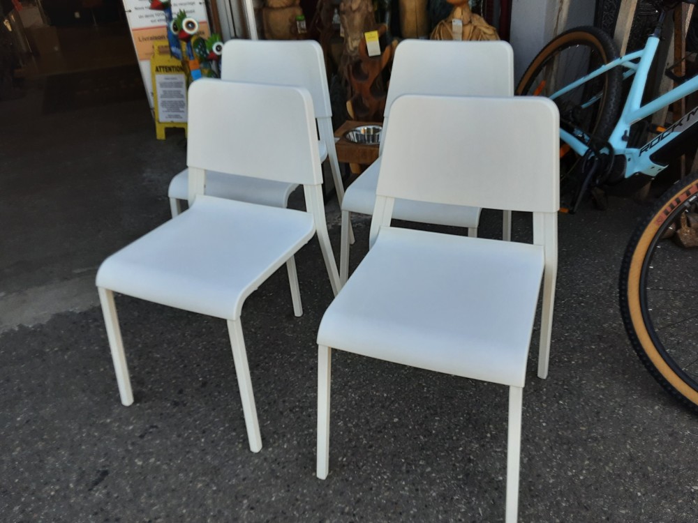 LOT DE 4 CHAISES EN PVC ET METAL BLANC IKEA