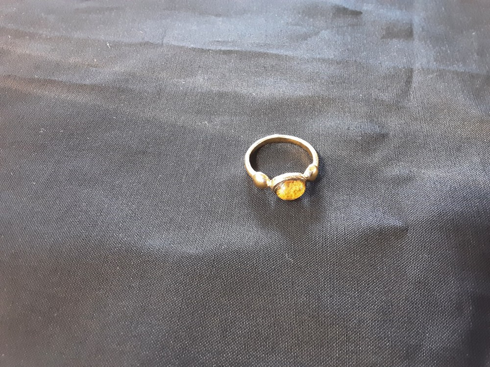 BAGUE VERMEILLE AVEC PIERRE JAUNE