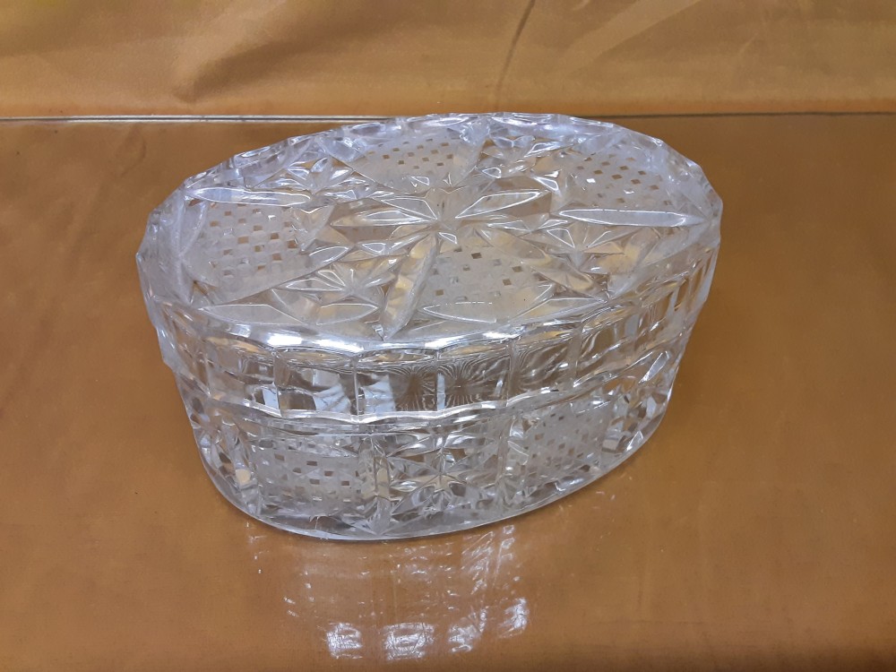 BONBONNIERE OVALE EN CRISTAL TGM 18X12