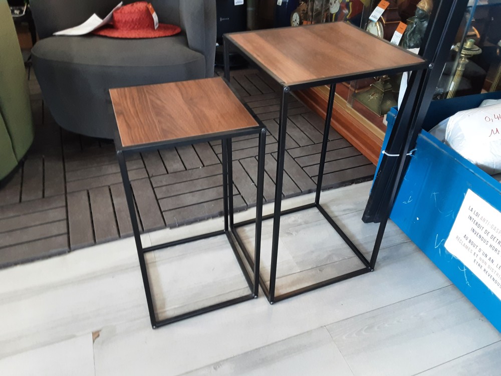 LOT 2 TABLES D’APPOINT  METAL NOIR ET COLORIS BRUN