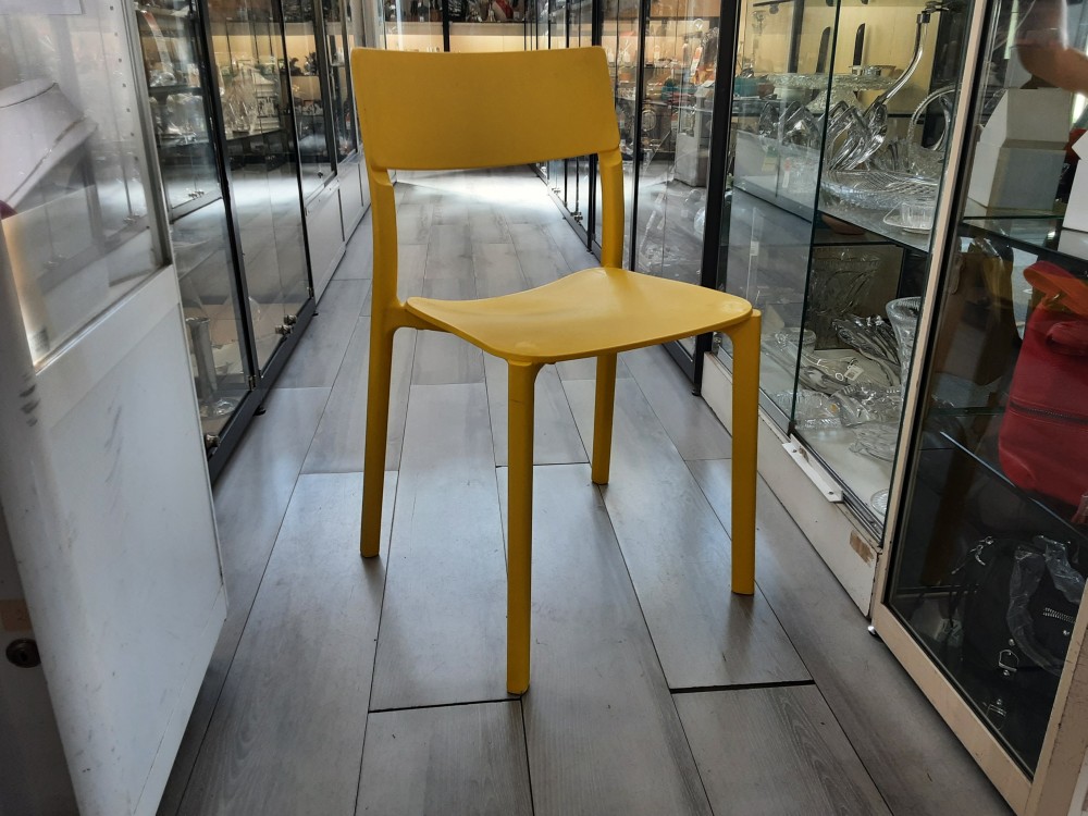CHAISE EN PVC JAUNE