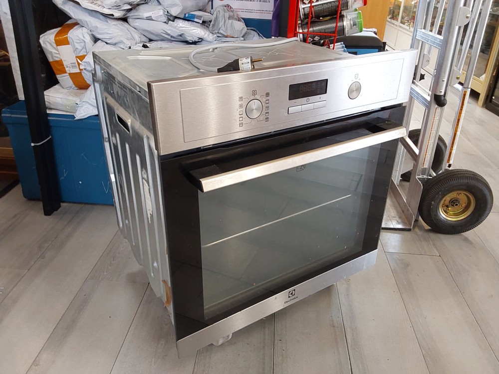 FOUR ENCASTRABLE ELECTROLUX CHALEUR TOURNANTE  PYROLISE
