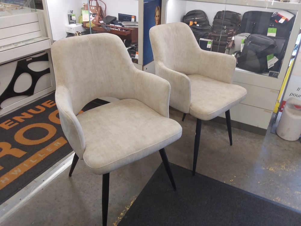 CHAISE AVEC ACCOUDOIRS TISSU BEIGE - MÉTAL NOIR (124881-1203138) 2ÈME CHOIX