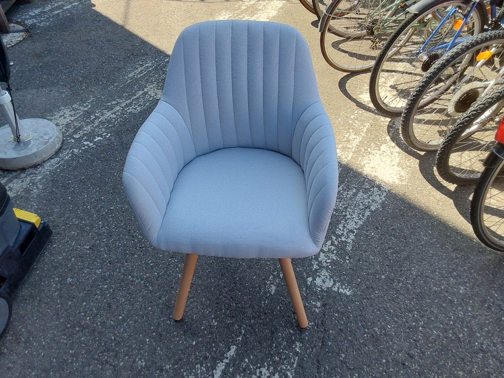 CHAISE AVEC ACCOUDOIRS TISSU CRÈME PIEDS MÉTAL COLORIS BOIS (113997-1214578/79/80/81) 2ÈME CHOIX