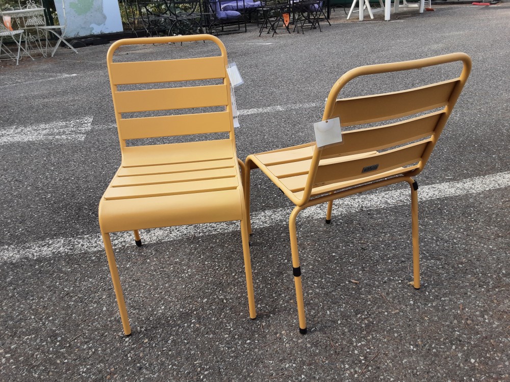 CHAISE DE JARDIN EMPILABLE EN MÉTAL JAUNE (129277-1214858/59/60/61/62/63/64/65) 2ÈME CHOIX