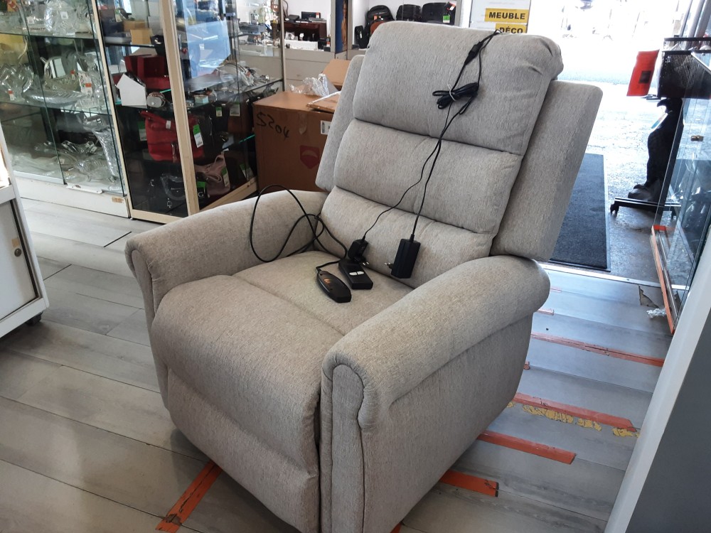 FAUTEUIL MASSANT RELAX RELEVEUR ÉLEC. TISSU BEIGE (135099-1215475) 2ÈME CHOIX