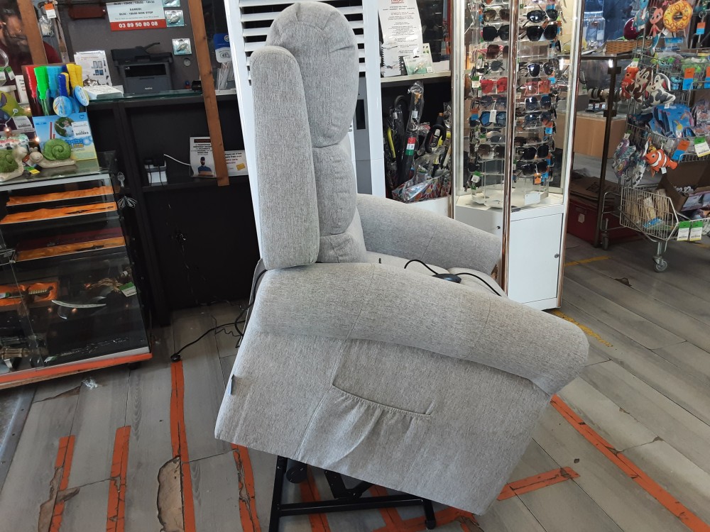 FAUTEUIL MASSANT RELAX RELEVEUR ÉLEC. TISSU BEIGE (135099-1215475) 2ÈME CHOIX
