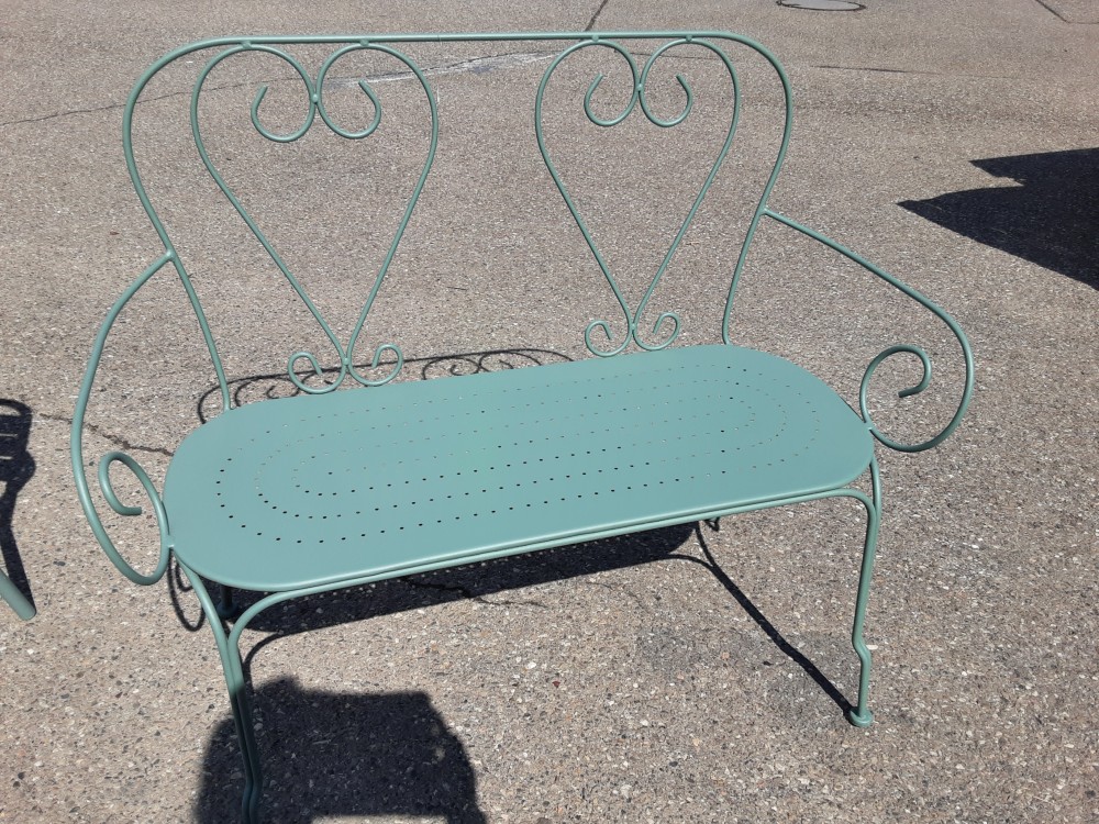 BANC DE JARDIN EN MÉTAL VERT AMANDE (107399-1215781) 2ÈME CHOIX