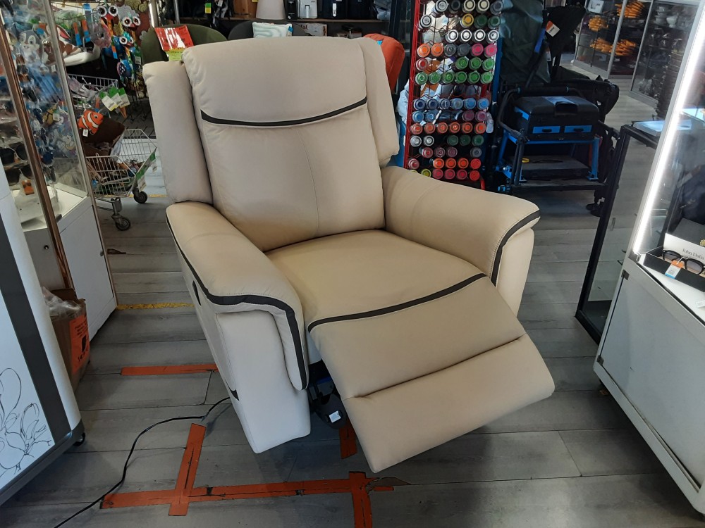 FAUTEUIL RELAX ÉLECTRIQUE CUIR BEIGE (128977-1217496) 2ÈME CHOIX