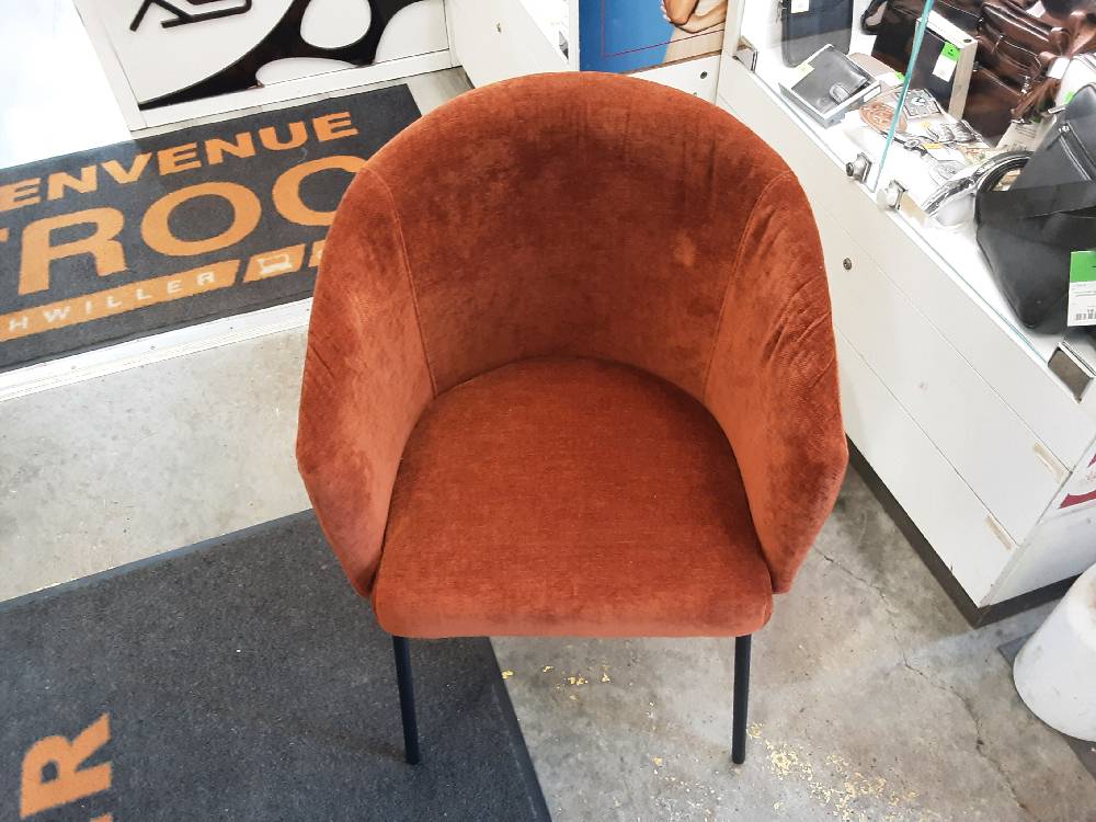 CHAISE AVEC ACCOUDOIRS TISSU TERRACOTTA (120747-1217851) 2ÈME CHOIX