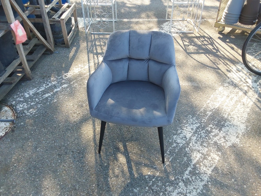 CHAISE AVEC ACCOUDOIRS VELOURS GRIS (95169-1219783) 2ÈME CHOIX